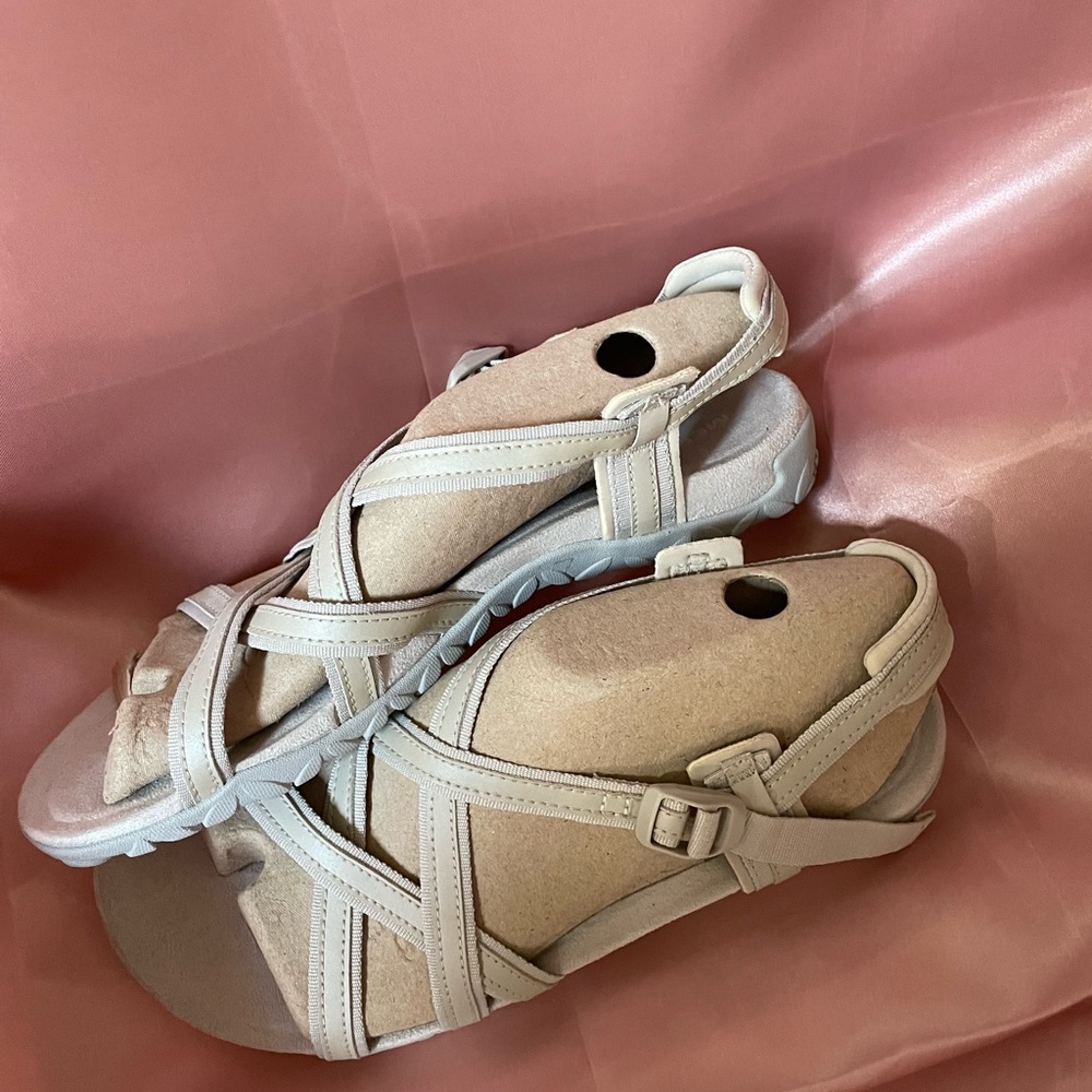 NWOT Merrel Women's Beige Strappy Sandals Size 10 - Picture 4 of 8
